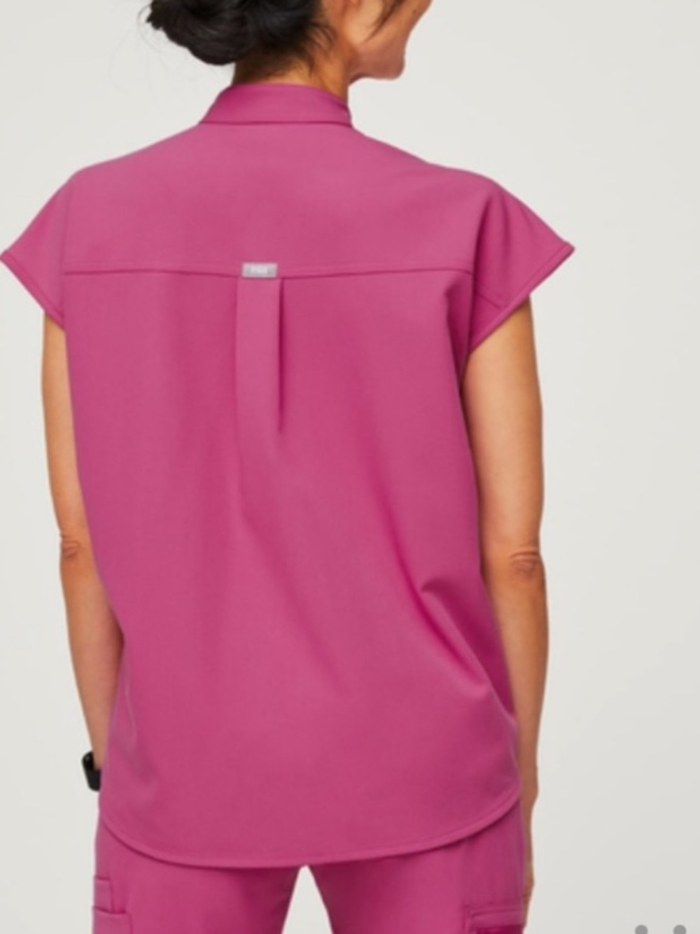 FIGS Rafaella scrubs top ELECTRIC ORCHID mandarin collar cap sleeves boxy Medium
